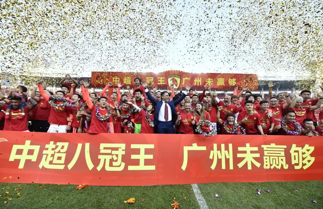 广州恒大主教练因病缺席，球队失去指挥