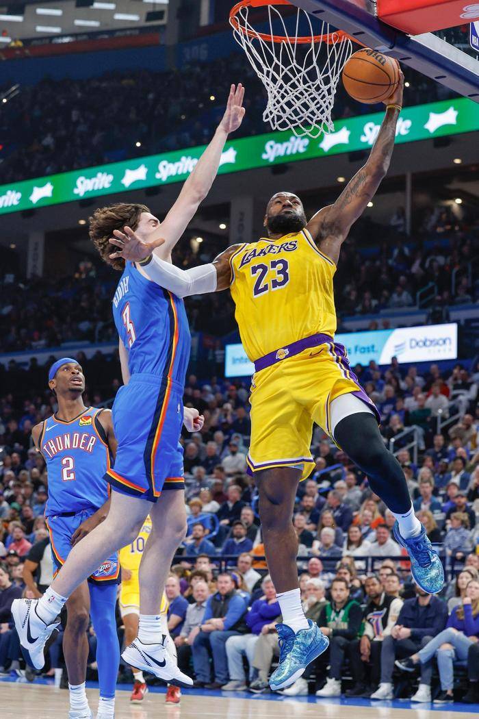 湖人惊艳全场，逆转取胜助攻爆棚，连续三场30+逆转取胜！