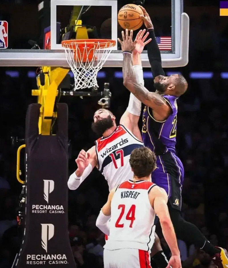 詹姆斯险胜冲击季后赛，绝杀战胜关键表现点燃全场！