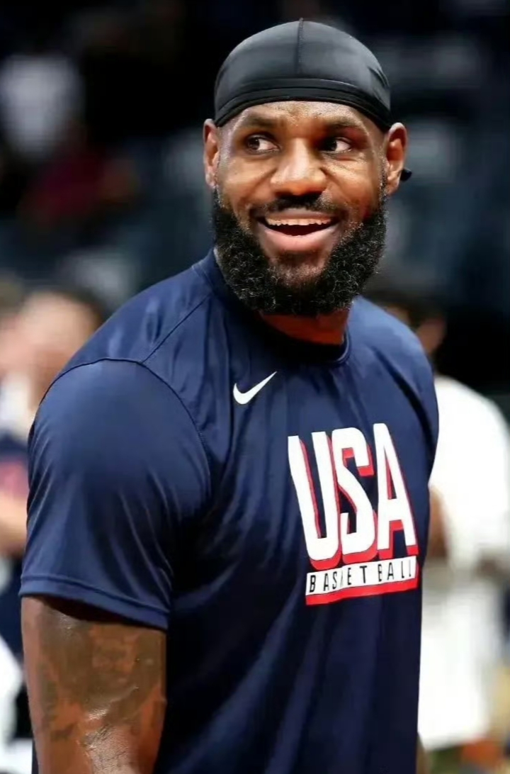 詹姆斯狂砍约基奇分，冲击季后赛迎来新赛季高光！