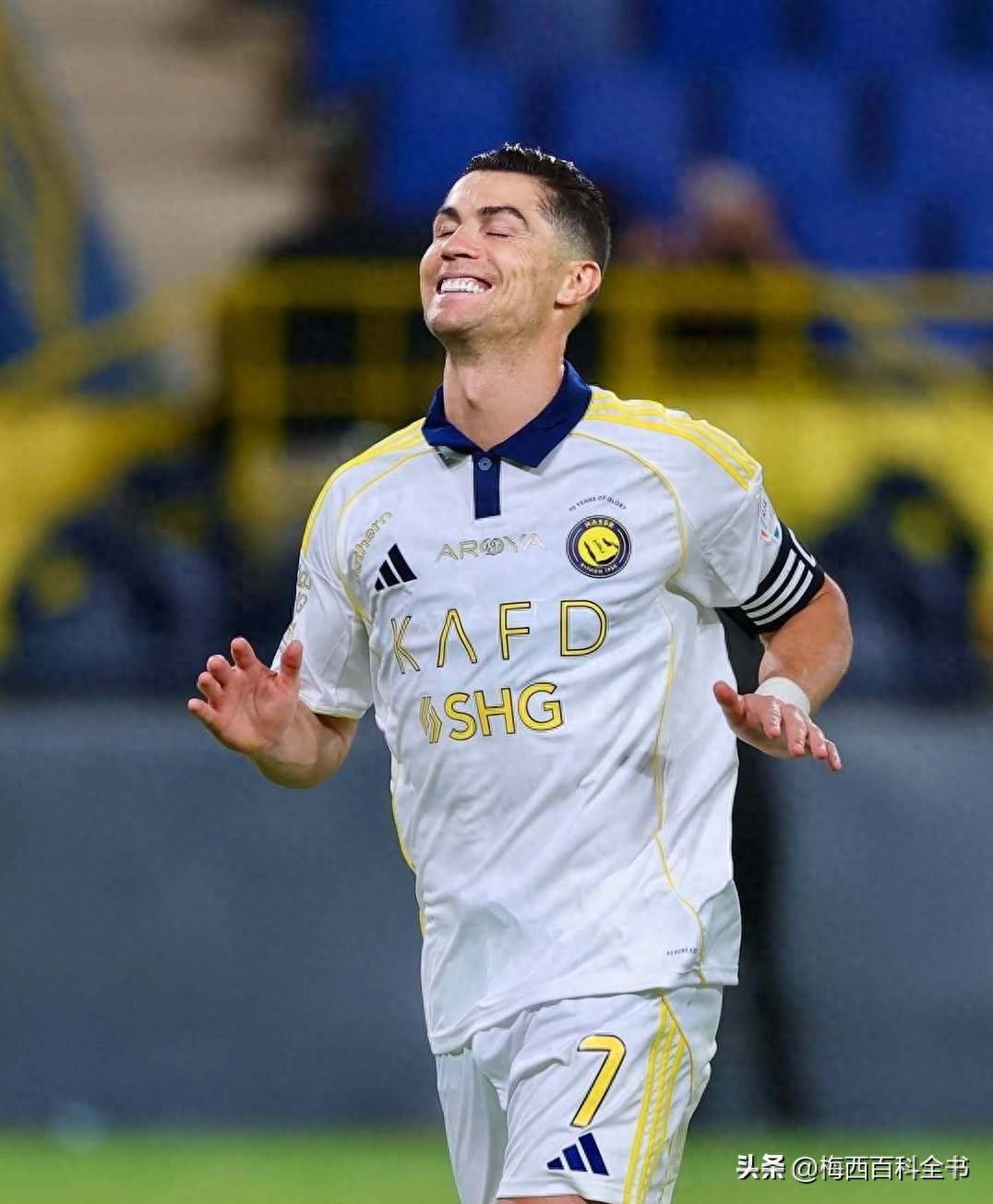 C罗重返赛场，表现优异首场状态出色，湖人观众沸腾！的简单介绍