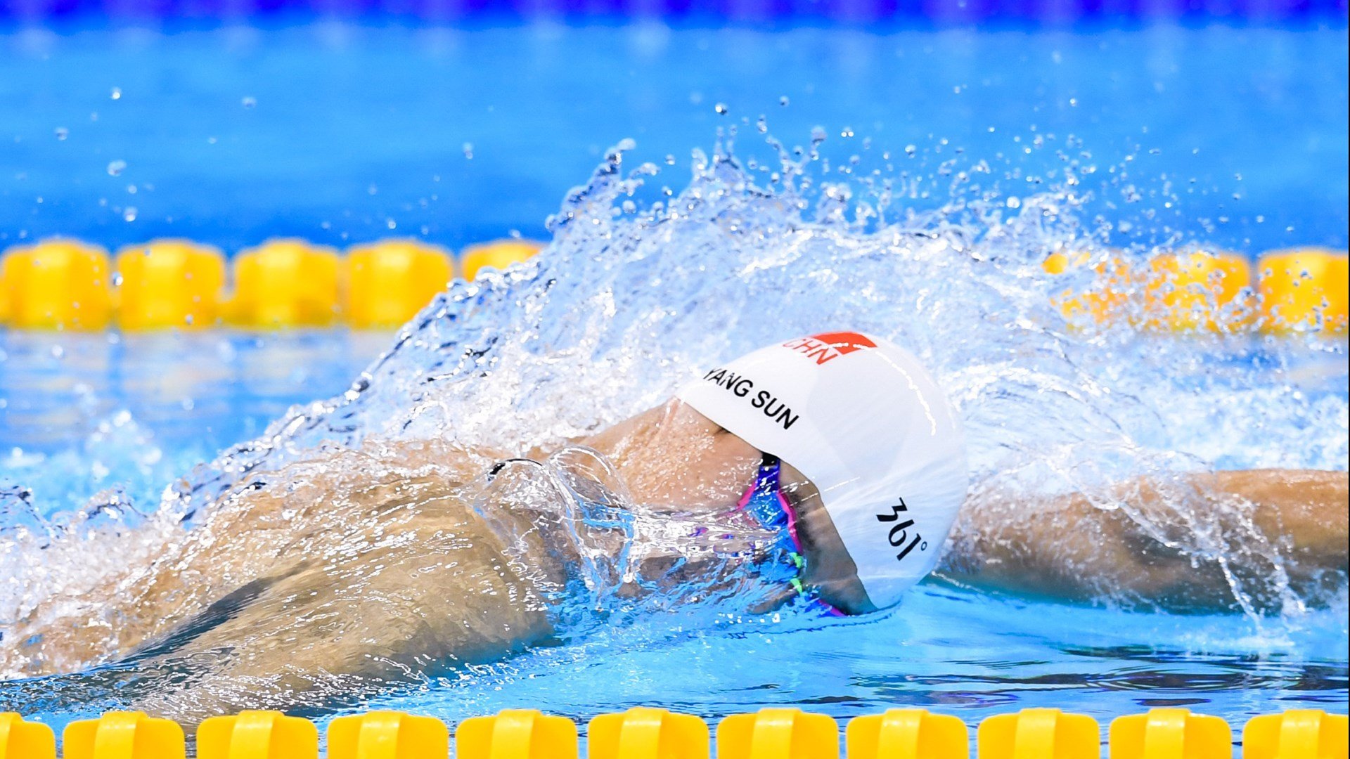 哈兰德官方宣布出色防守新规，老鹰引发争议！观众掌声雷动